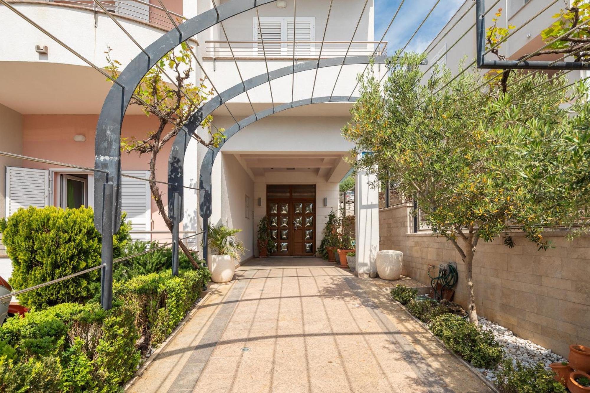 Brkic Apartments With Private Parking ماكارسكا المظهر الخارجي الصورة